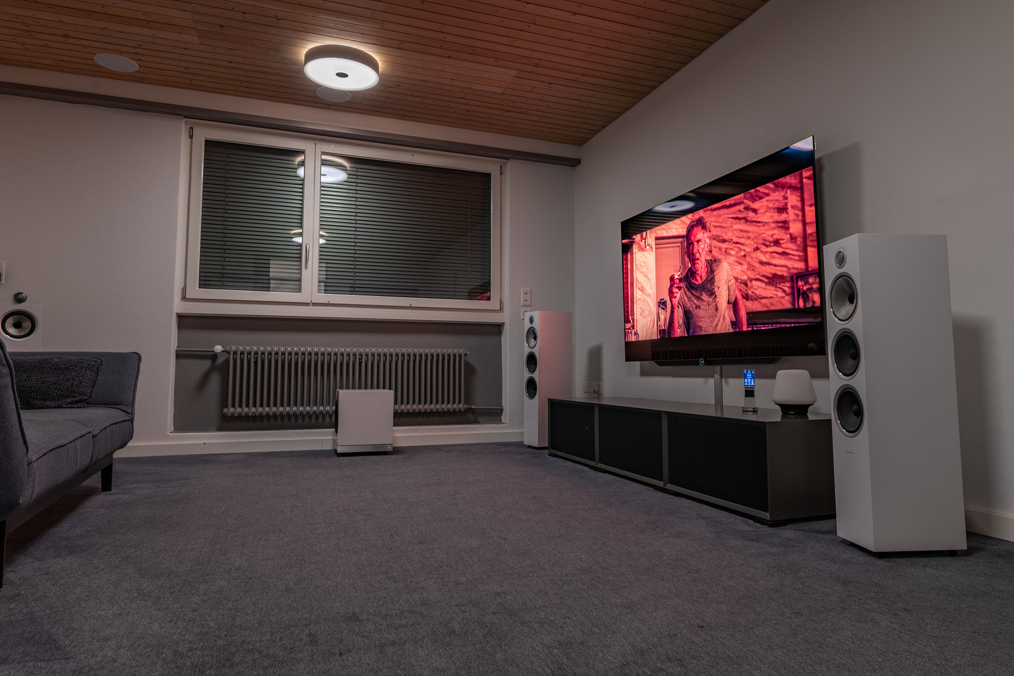 Bowers Wilkins Arcam Denon Heimkino side