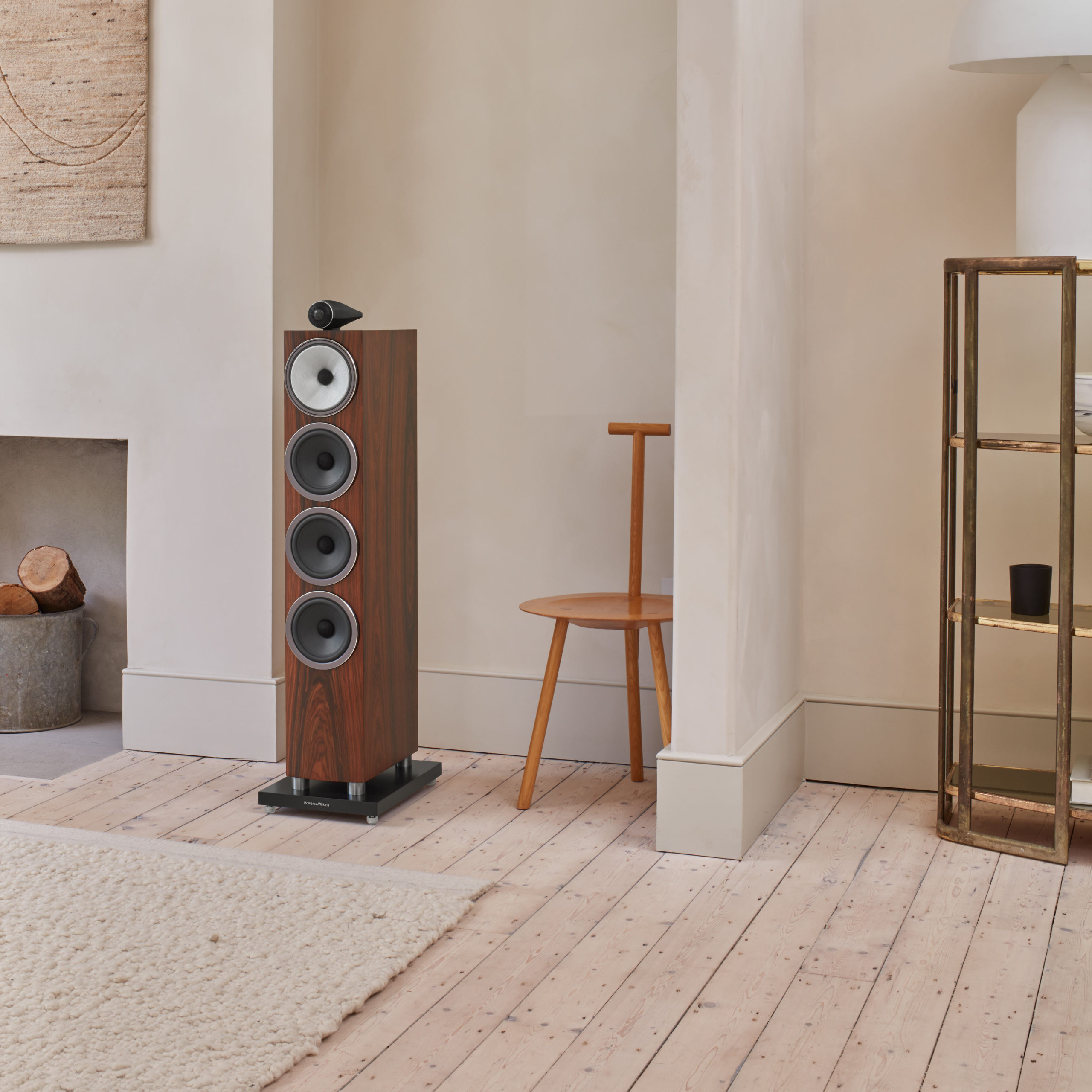 Low--B&W - 702 S3 Mocha - Lifestyle 30 - 1x1